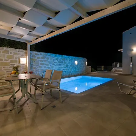 Aparthotel Petras *